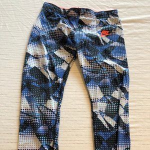 Girls Nike leggings